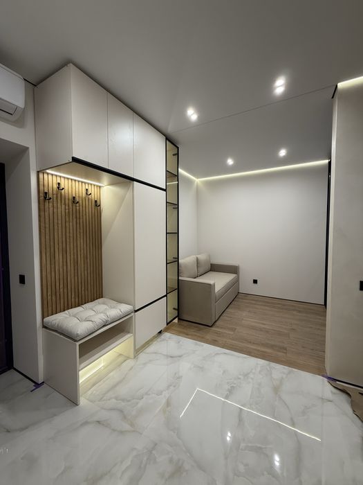 Продаю власну 1,5 кімнатну квартиру на березі озера