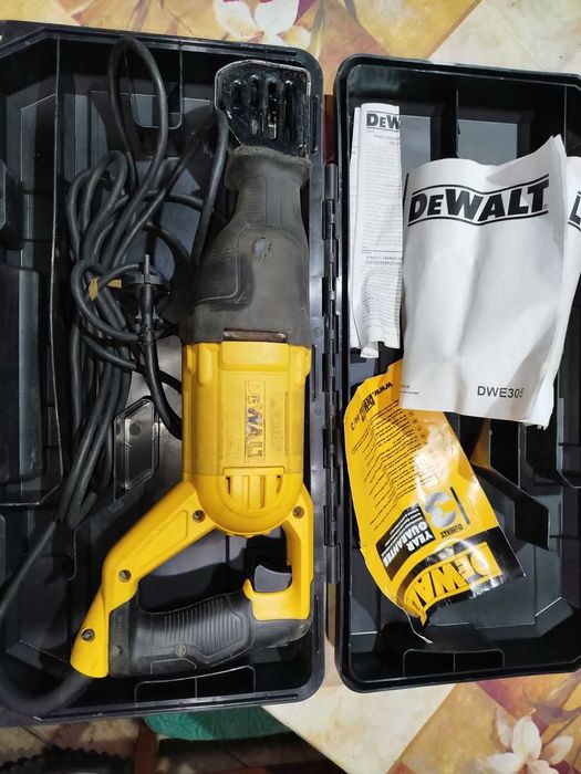 Сабельная пила 1100 Вт DEWALT DWE305PK-QS
