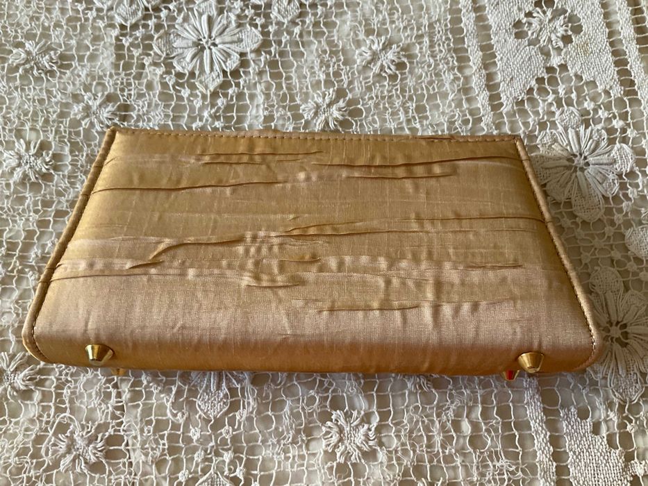 Bolsa Estilosa em Cetim Estilo Shantung - Nunca Usada!