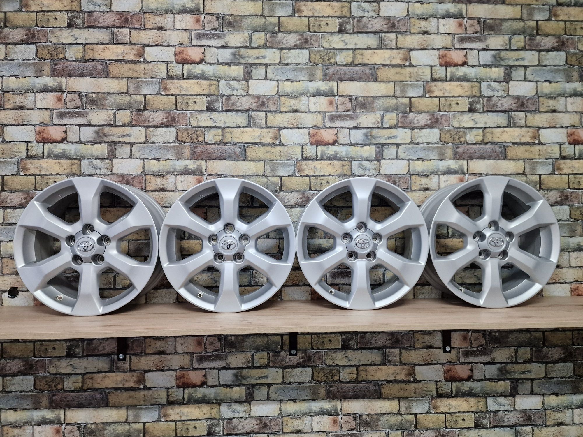 Felgi 17' 5x114,3 TOYOTA Auris Avensis Camry C-HR Corolla RAV-4 Prius