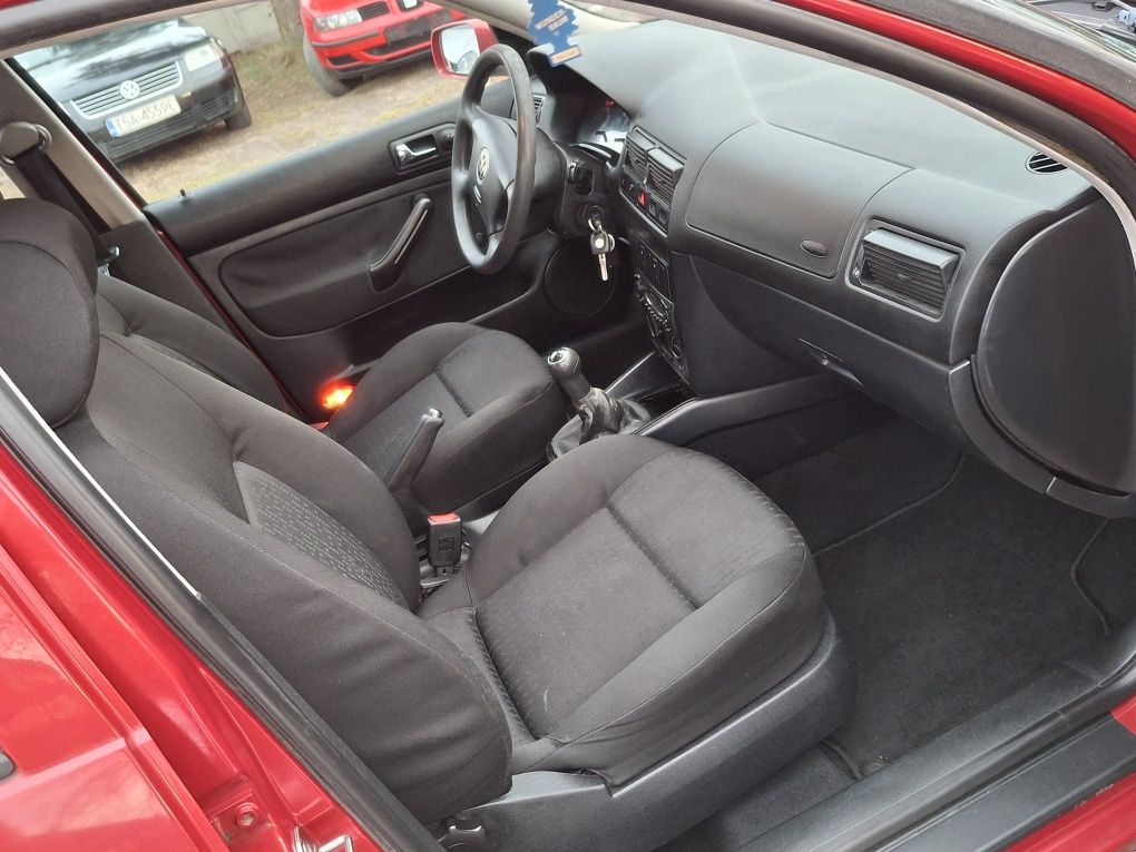 Vw Golf 4 1.6 benzyna Stan bdb do jazdy .
