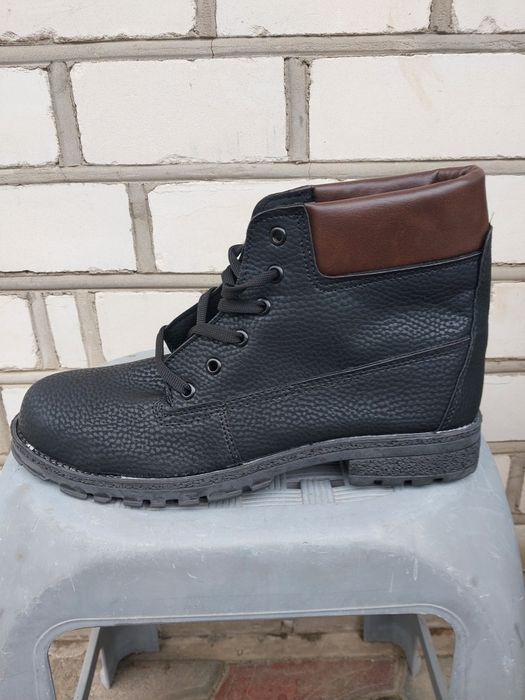 Ботинки зимние утеплённые раз 42