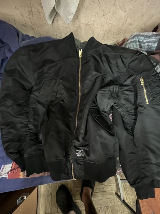 Продам бомбер alpha industries