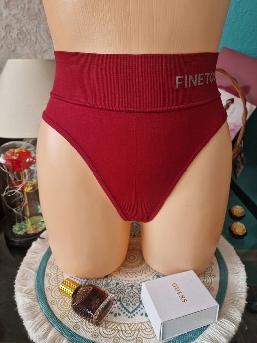 Bezszwowe modelujące damskie figi Finetoo.