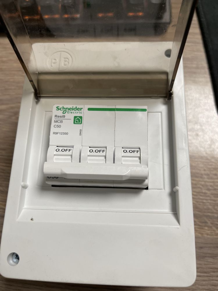 Продам автоматы с коробкой Schneider C50 ,400 v IEK BA47-29 С-16,400 v