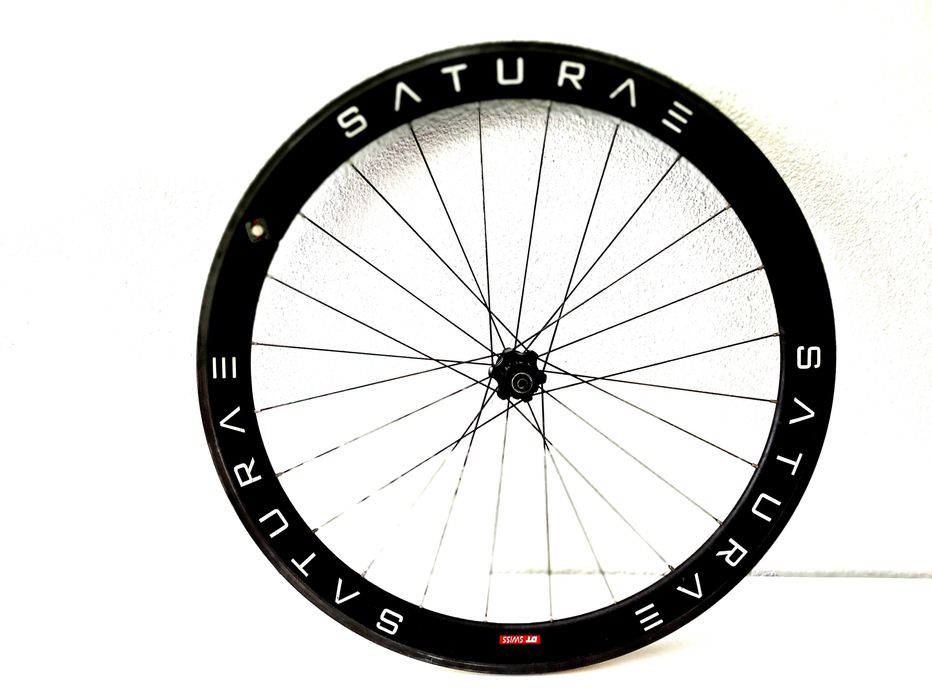 Koło tył Karbon Szosa SATURAE DT Swiss 28'' Wysokie i Lekkie Aero Krk