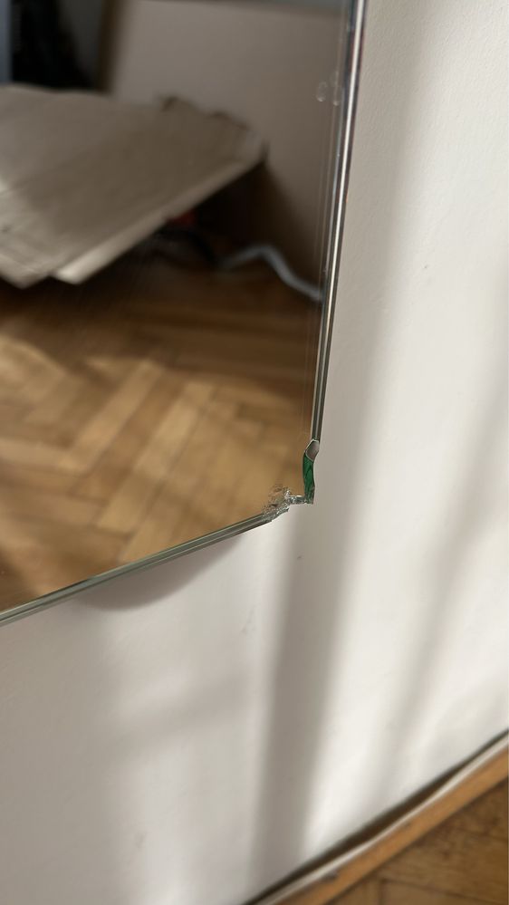 Lustro z oświetleniem led