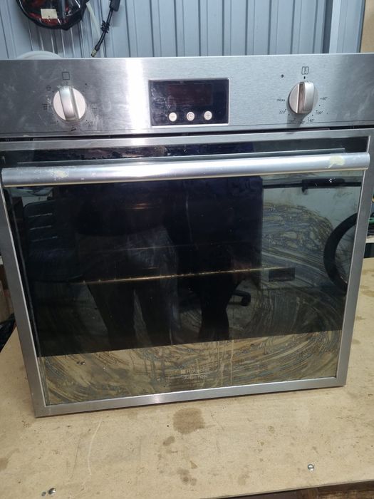 Forno Indesit cinza