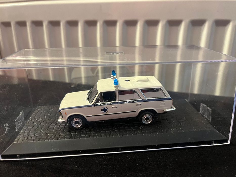 Kultowe samochody PRL Fiat 125 125p Karetka Ambulans 1:43 DeAgostini