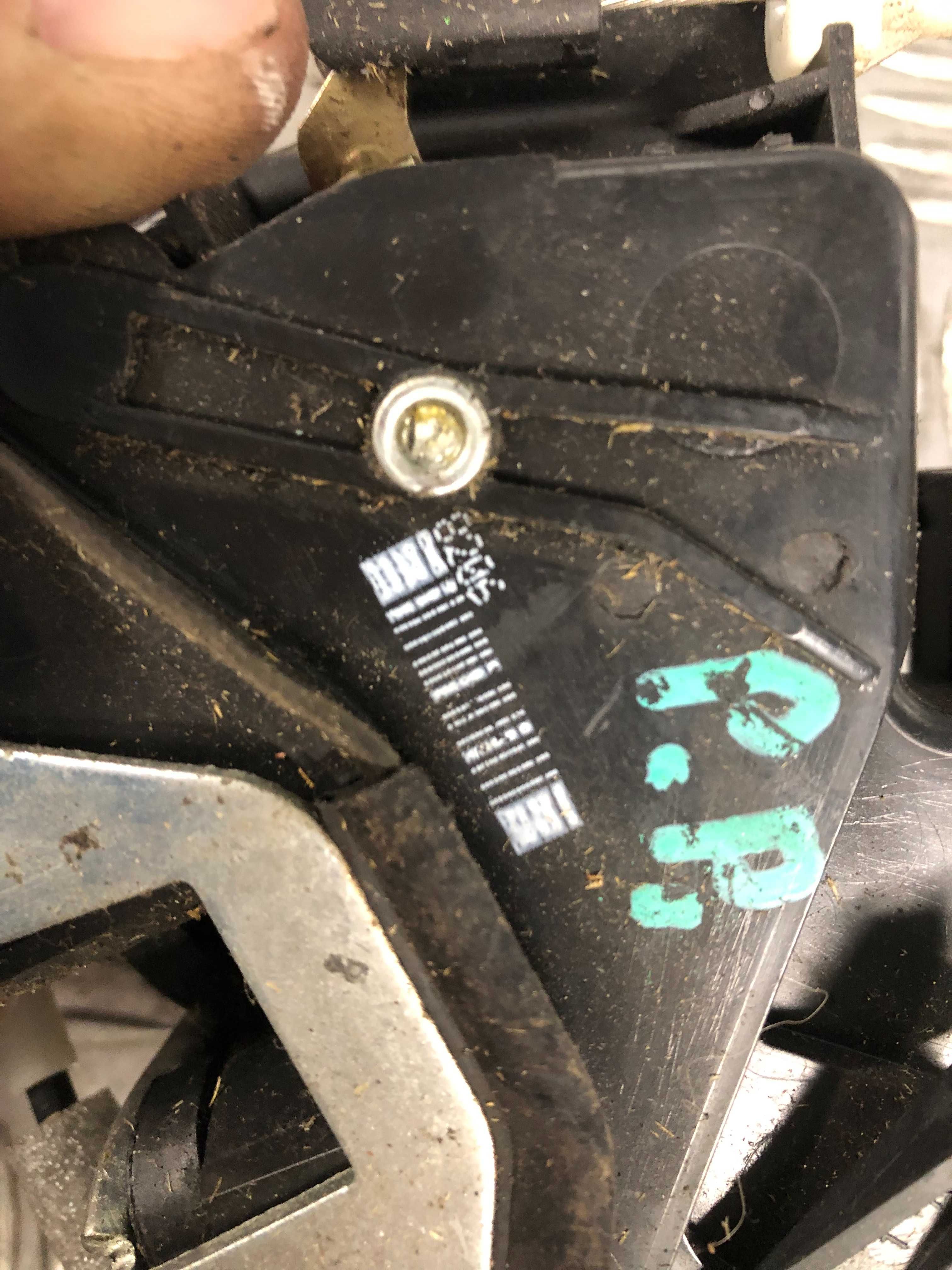 Zamek drzwi prawy przód Bmw E46 7pin Eu