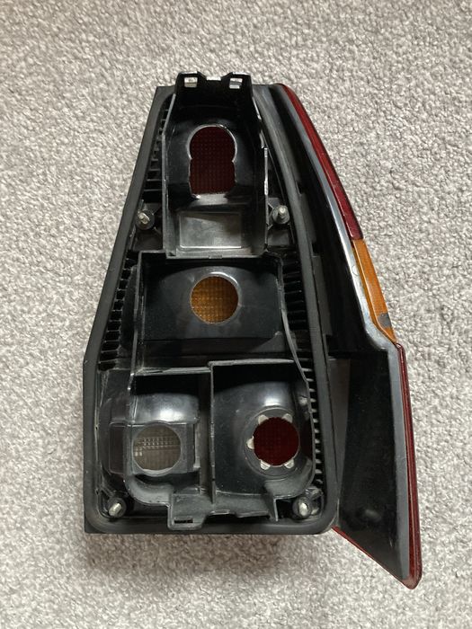 Tylna lewa lampa Volkswagen Passat B2