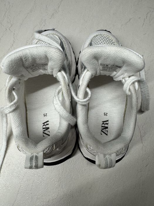 Дитячі кросівки Zara