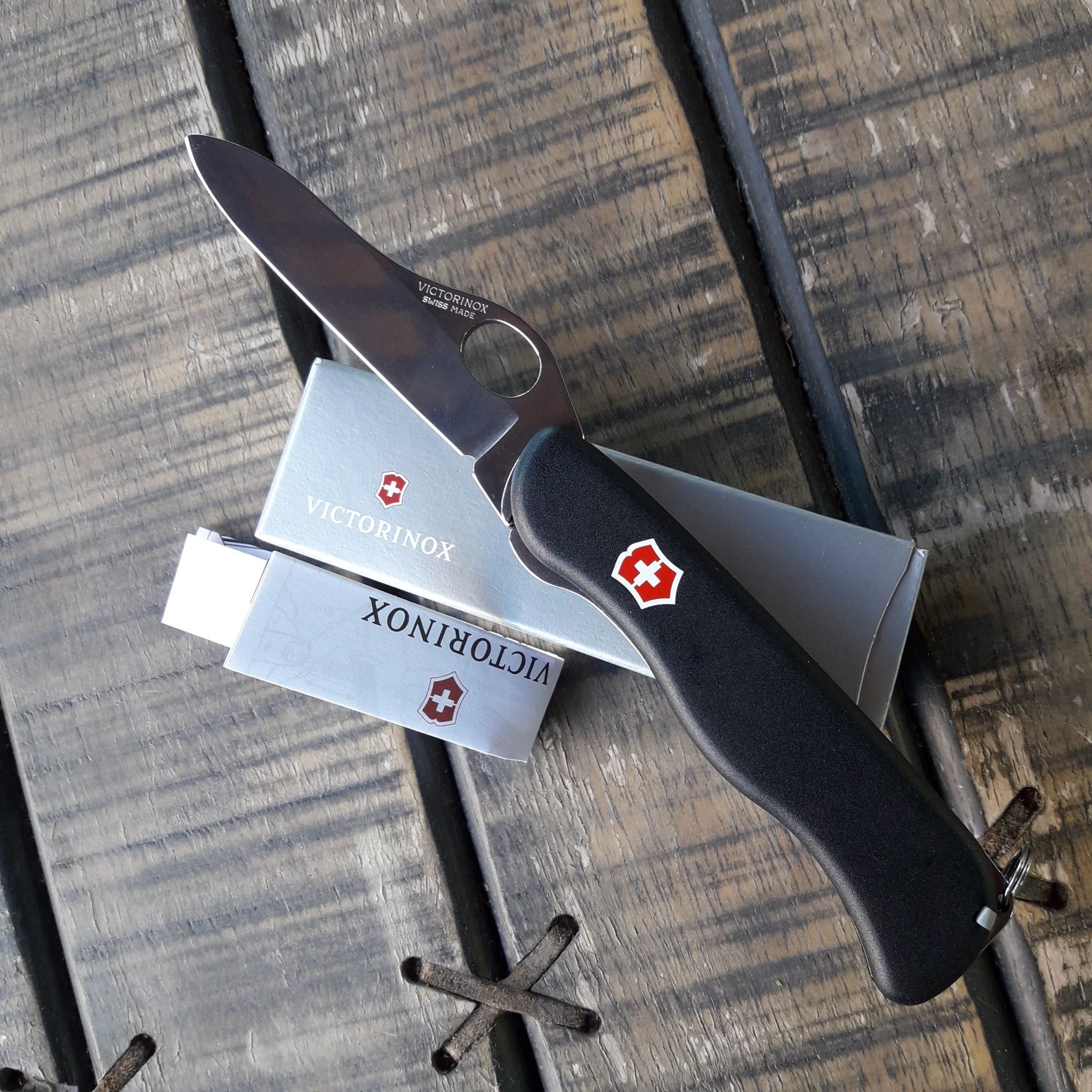 Нож Victorinox подарок