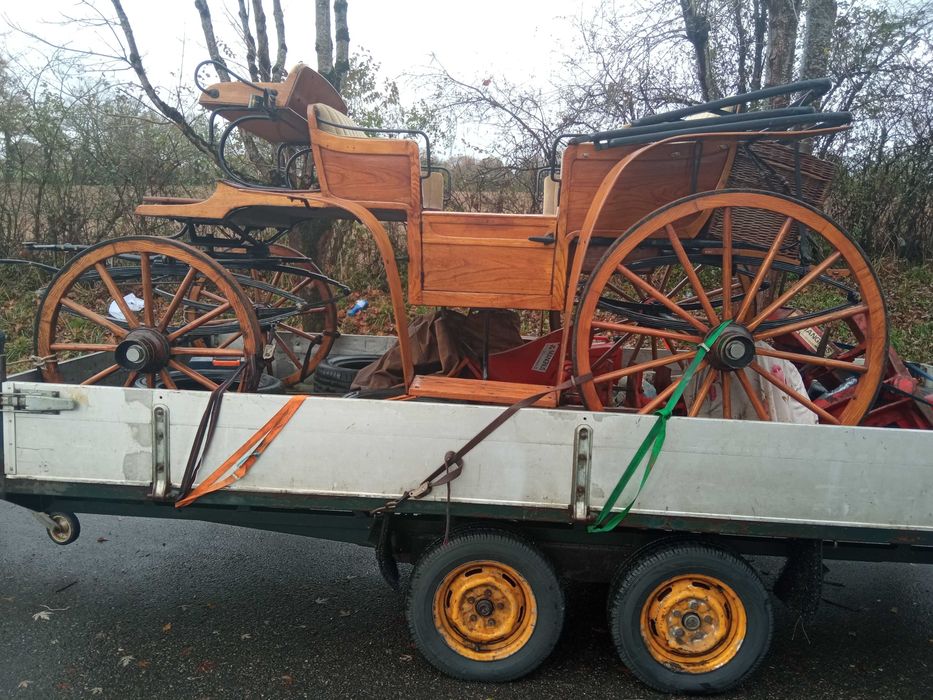 Antiguidades e tambem charretes antigas