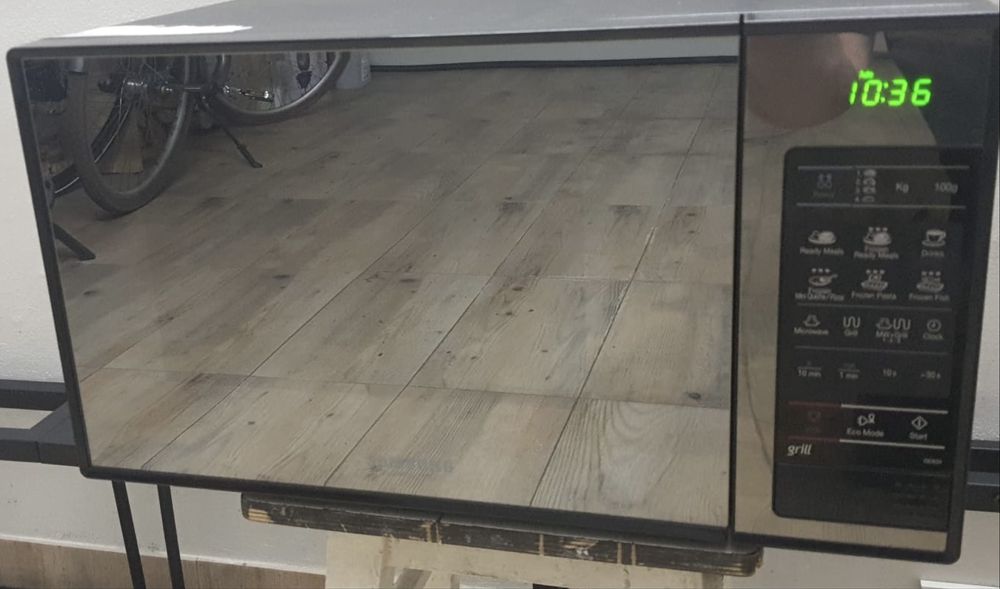 Kuchenka mikrofalowa Samsung GE83X czarna lustrzana z grillem
