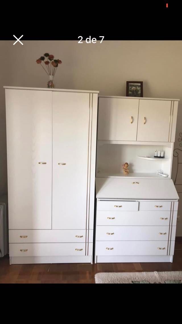 Quarto de solteiro completo com cama, armário e escrivaninha
