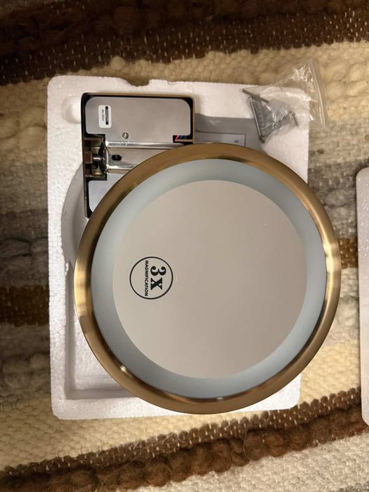 Дзеркало для гоління (косметичне) HANSGROHE AddStoris LED. Золоте