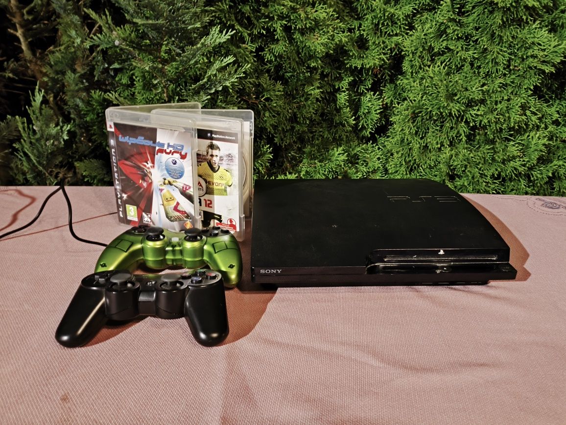 PS3 slim 320gb 2 pady 2 gry
