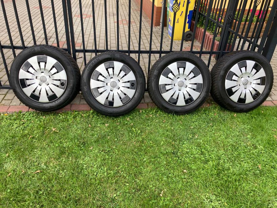 sprzedam kola KPL  kołpakami AUDI  nowe opony  wielosezonowe 205/55r16