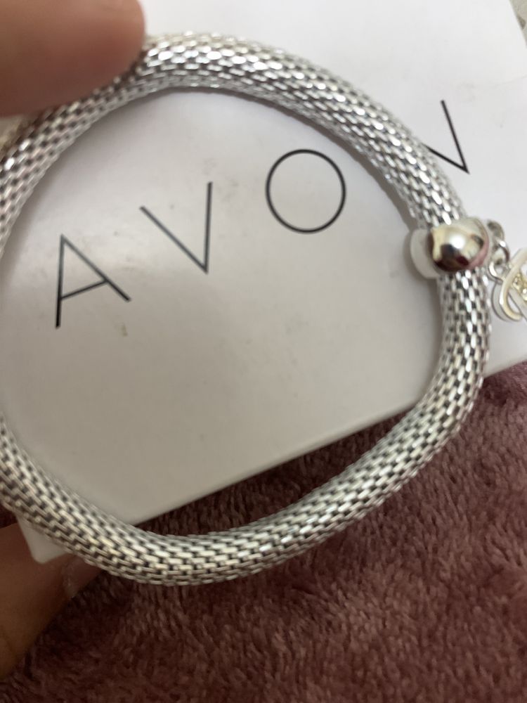 Pulseira marca AVON prateada silver plating com letra F