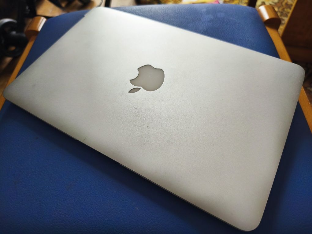 Macbook Air 3.1 - 2gb RAM - 32gb ROM - 11,6 pol