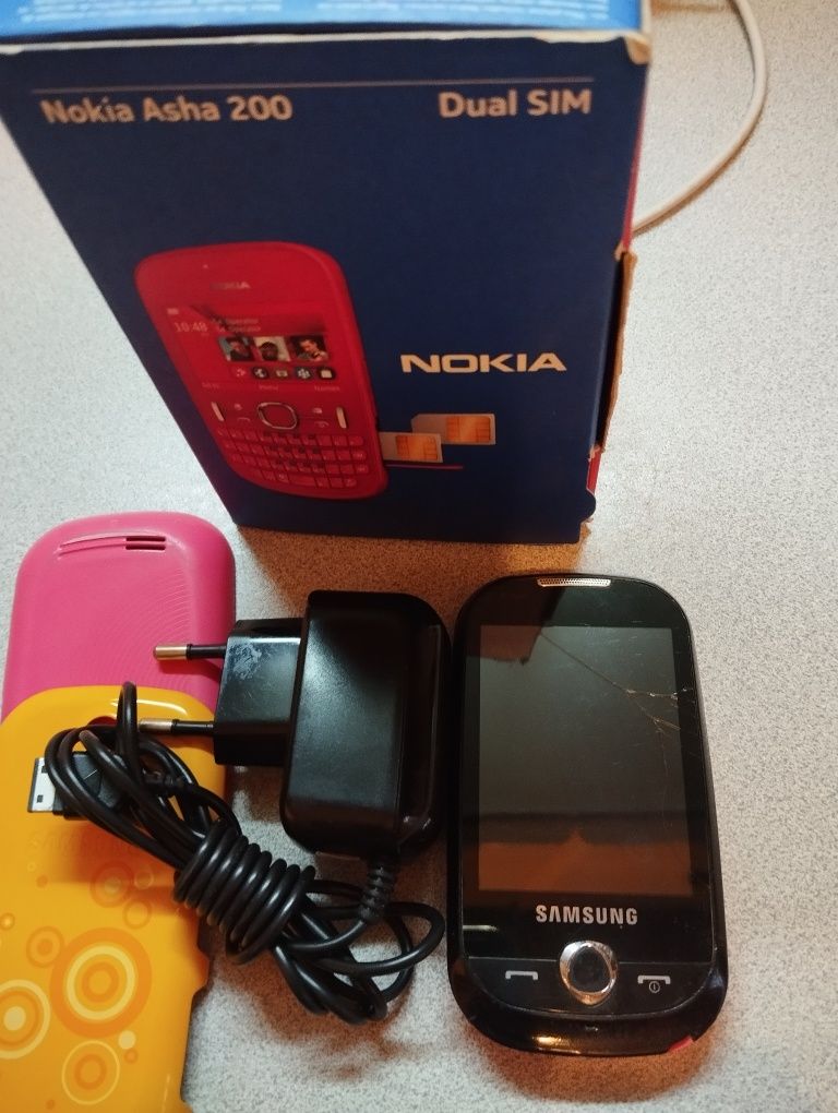 Продам кнопочный телефон NOKIA Asha 200бу