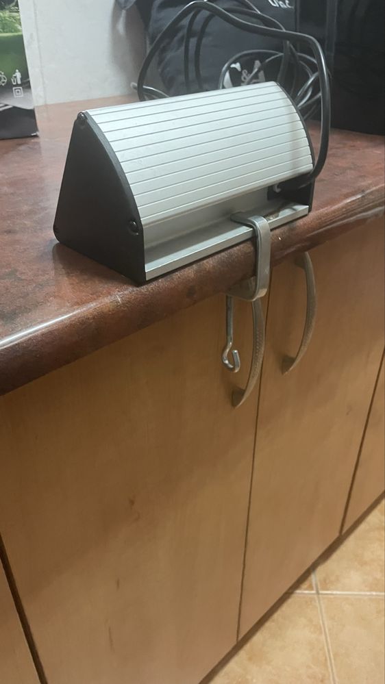 Gniazdo elektryczne -przedłużacz na blat