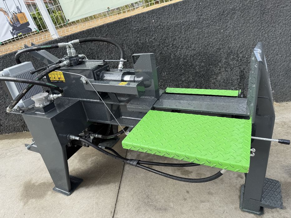 Rachador de lenha 30 ton. Com radiador e plataforma elevatoria