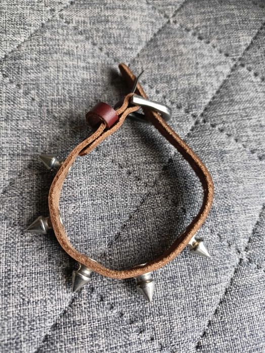 Bransoletka skórzana na klamrę z ćwiekami