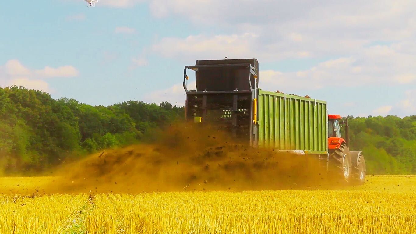 Przyczepa z przesuwną ścianą KOBZARENKO TZP-39/rozrzutnik obornika