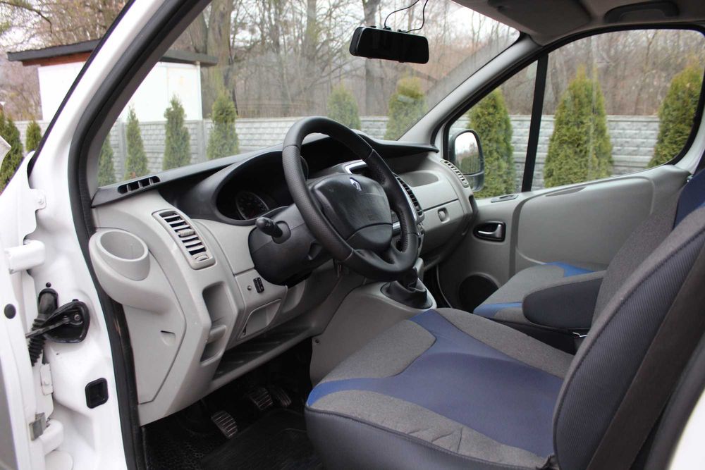 Renault Trafic 2011 оригінальний пасажир 9 мість рідна фарба