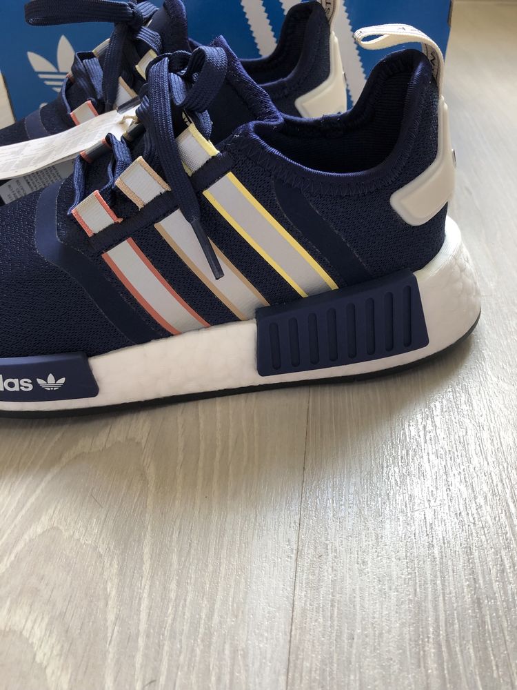 Adidas NMD R1 c/ caixa