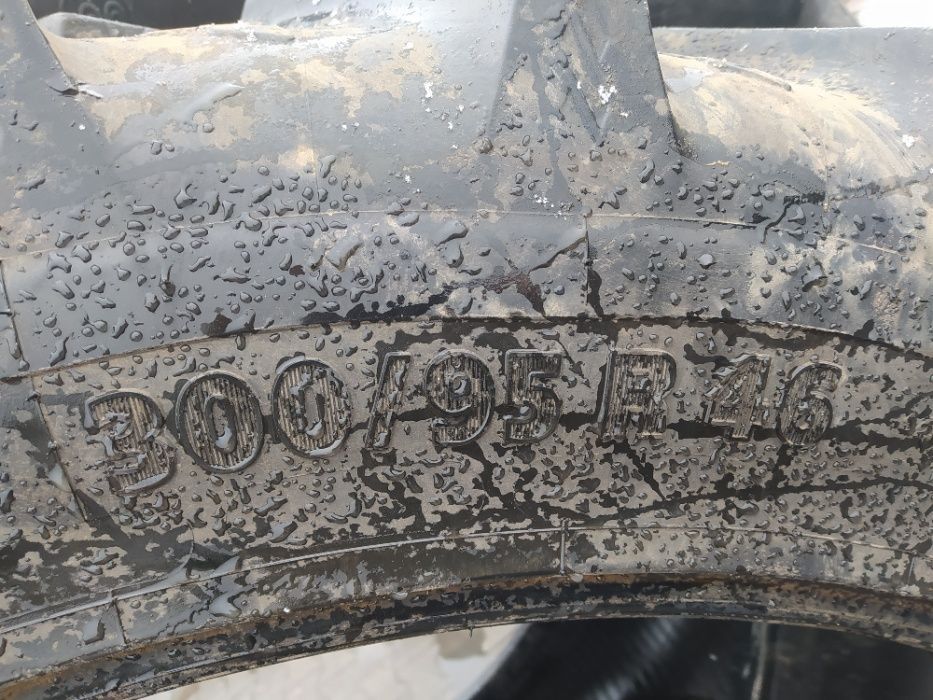 300/95R46 Kleber