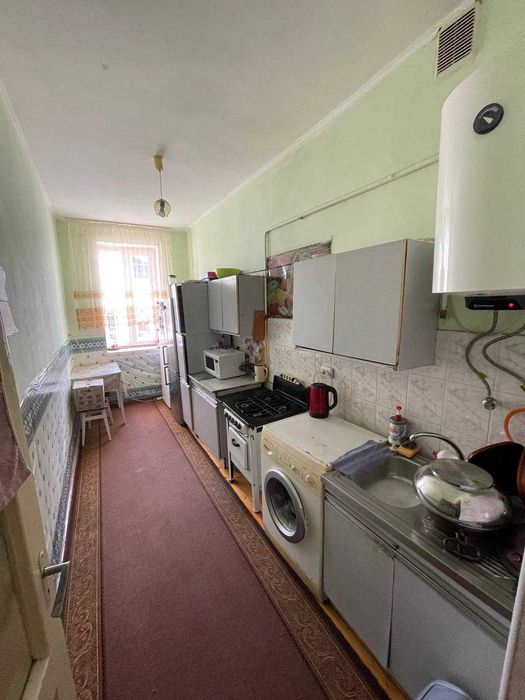 Продається 2-кімнатна квартира у центрі міста