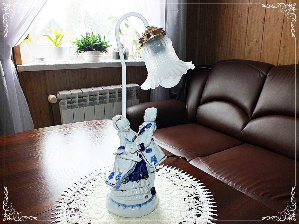 Stara lampa / lampka nocna z porcelany scenka z baroku z lat 60'