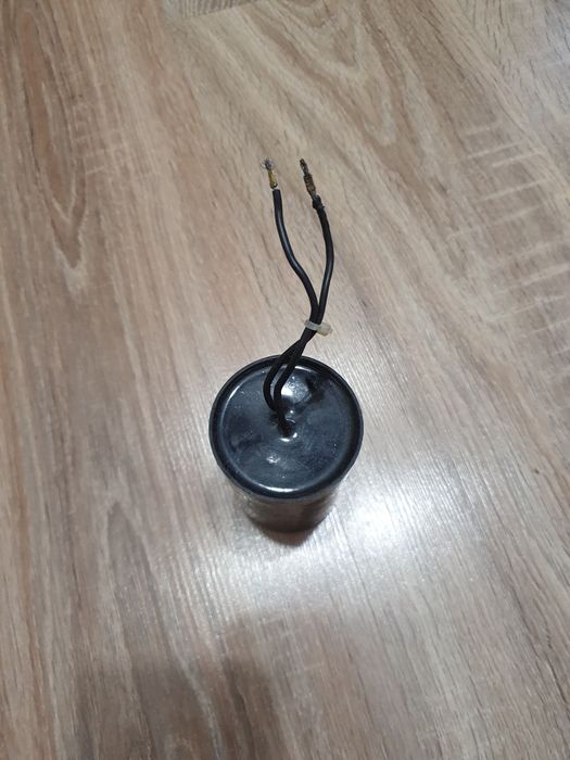 Kondensator rozruchowy 60 uF 450V AC do kosiarki / pieca / silnika