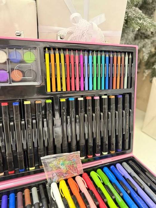 Набор для рисования 120 предметов карандаши краски фломастеры