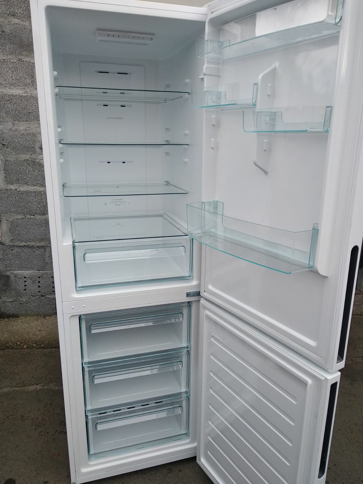 Холодильник в ідеальному робочому стані