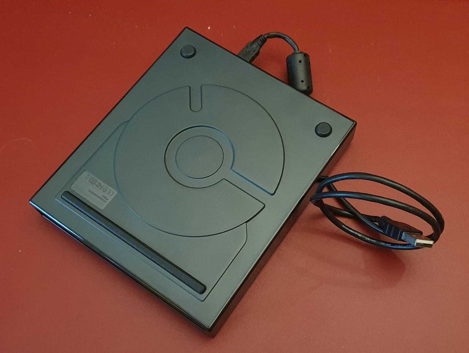 Unidade de DVD+-R/RW portátil Lacie USB 2.0 8x design por Sam Hecht