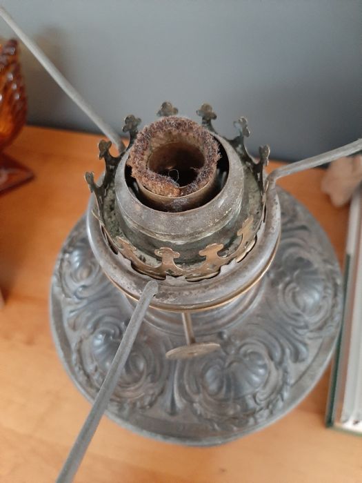 Kompletna lampa naftowa.