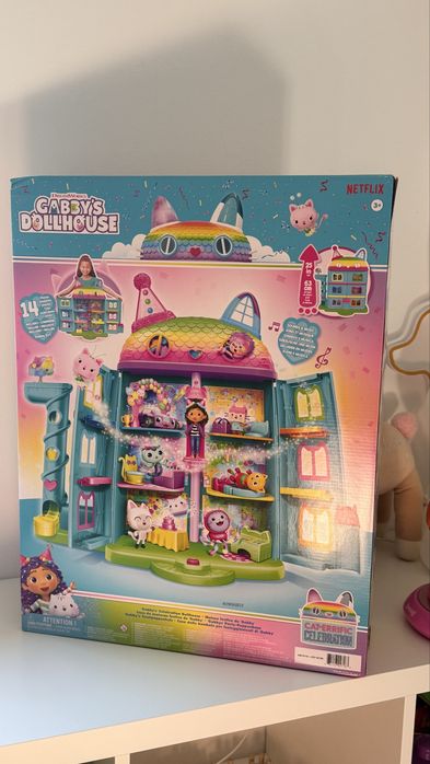 Tęczowy Koci Domek Gabi