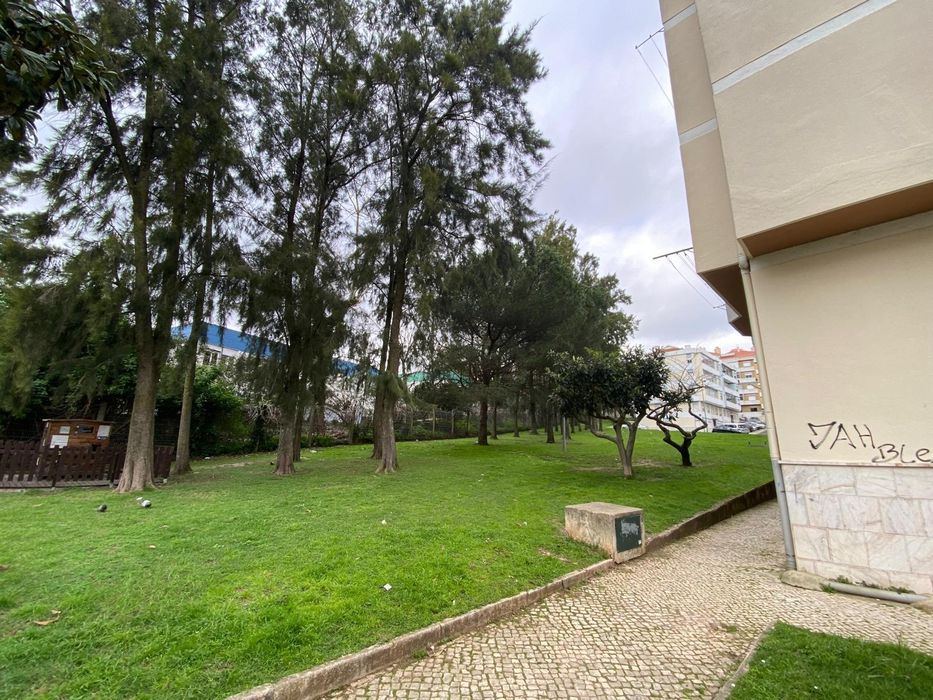 Alugo quarto em Massamá para casal