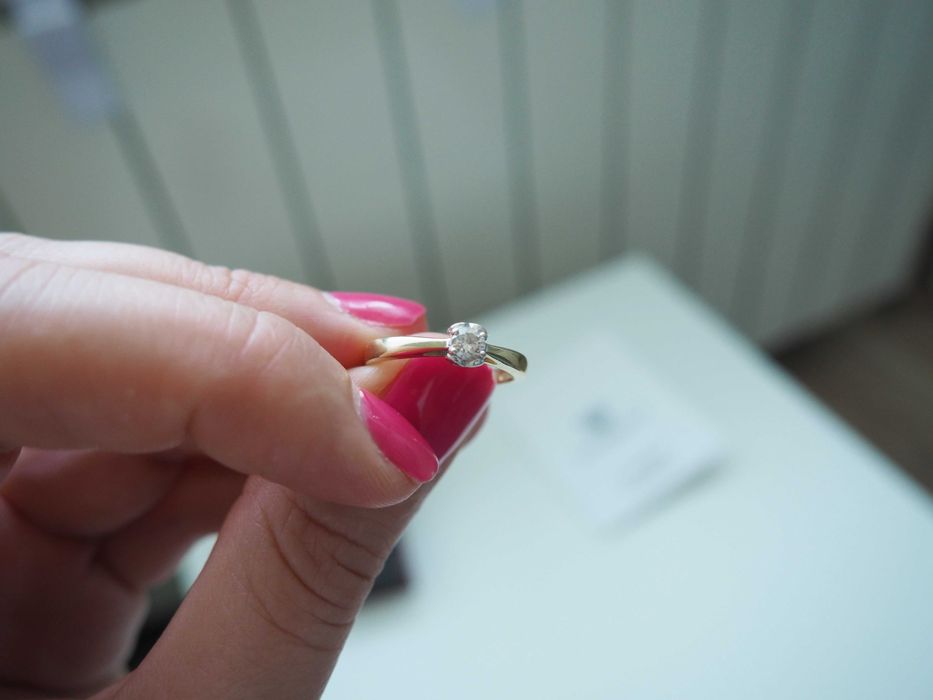 Pierścionek zaręczynowy z diamentem 0,15 ct – złoto 585 – rozmiar 11