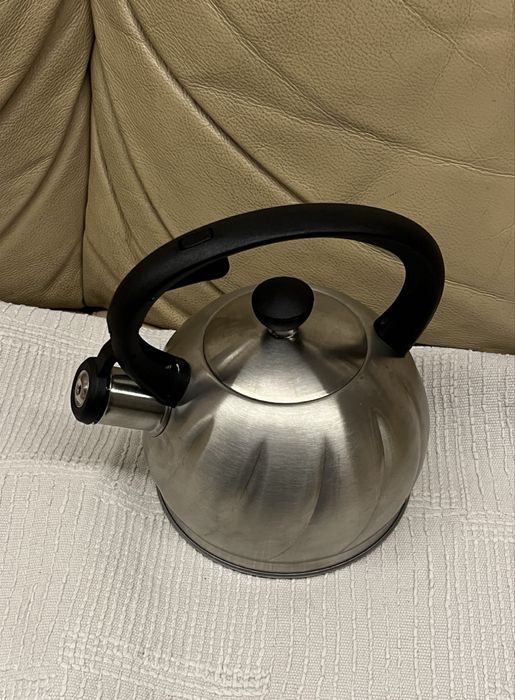 Metalowy czajnik Brunbeste nowy na gaz indukcję srebrny klasyczny