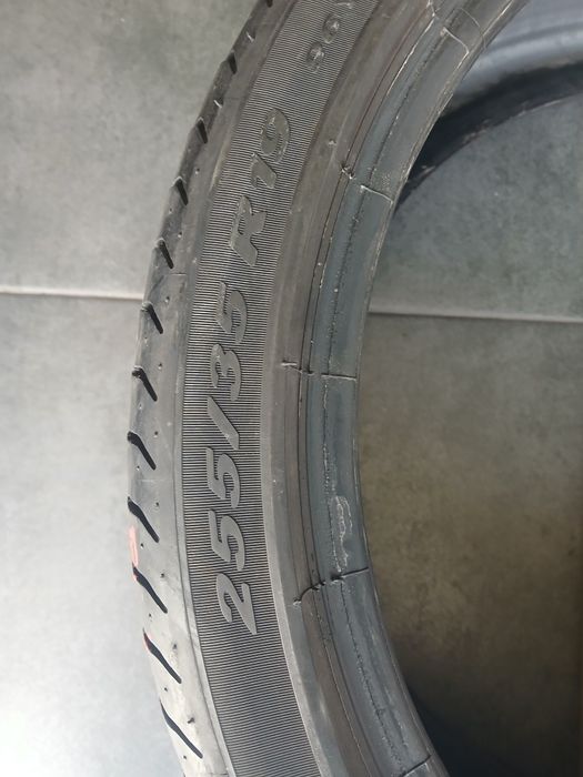 2 pneus 255 35 r19 RFT pirelli