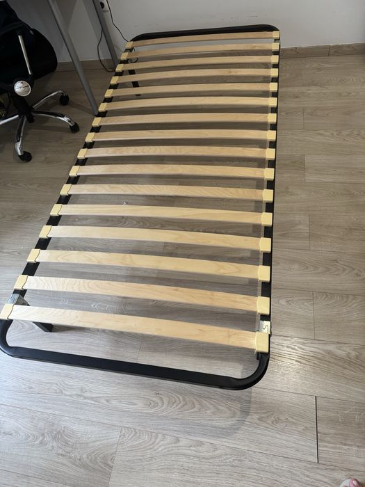 Cama solteiro estrado com pés