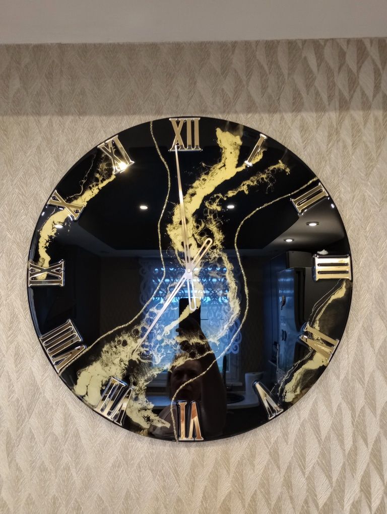 Zegar podświetlany z żywicy epoksydowej glamour ręcznie robiony