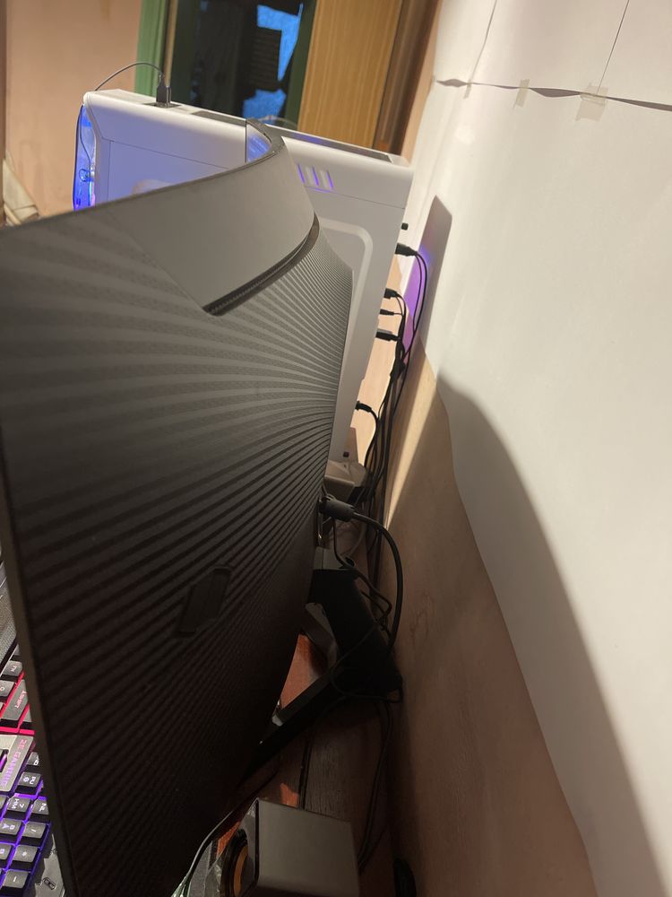 Монитор Samsung 32 ‘’ дюйма