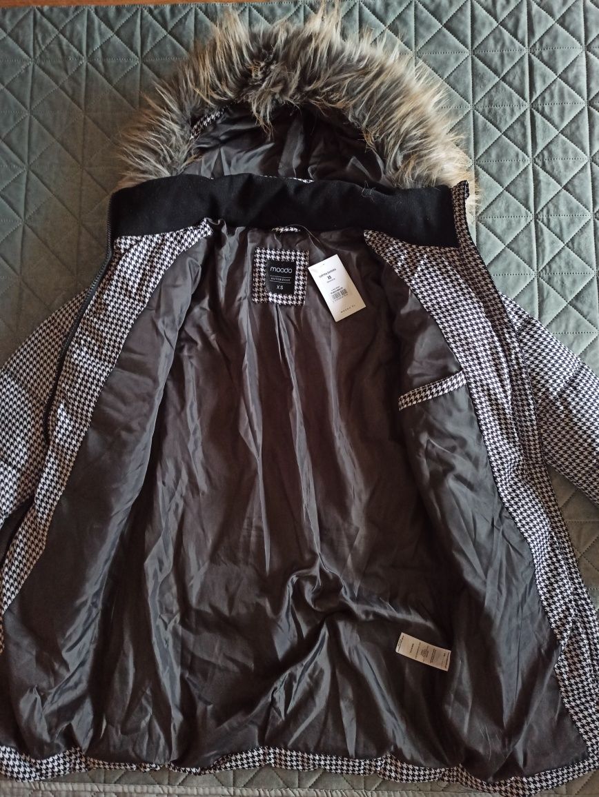 Zimowa pikowana kurtka damska w czarno-białą pepitkę l Moodo l 34 XS