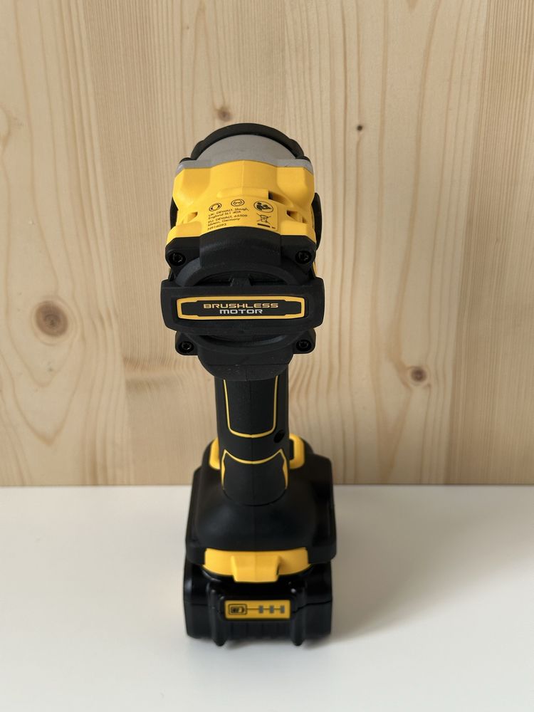 Компактний ударний гайковерт Dewalt DCF922-QW 18 В